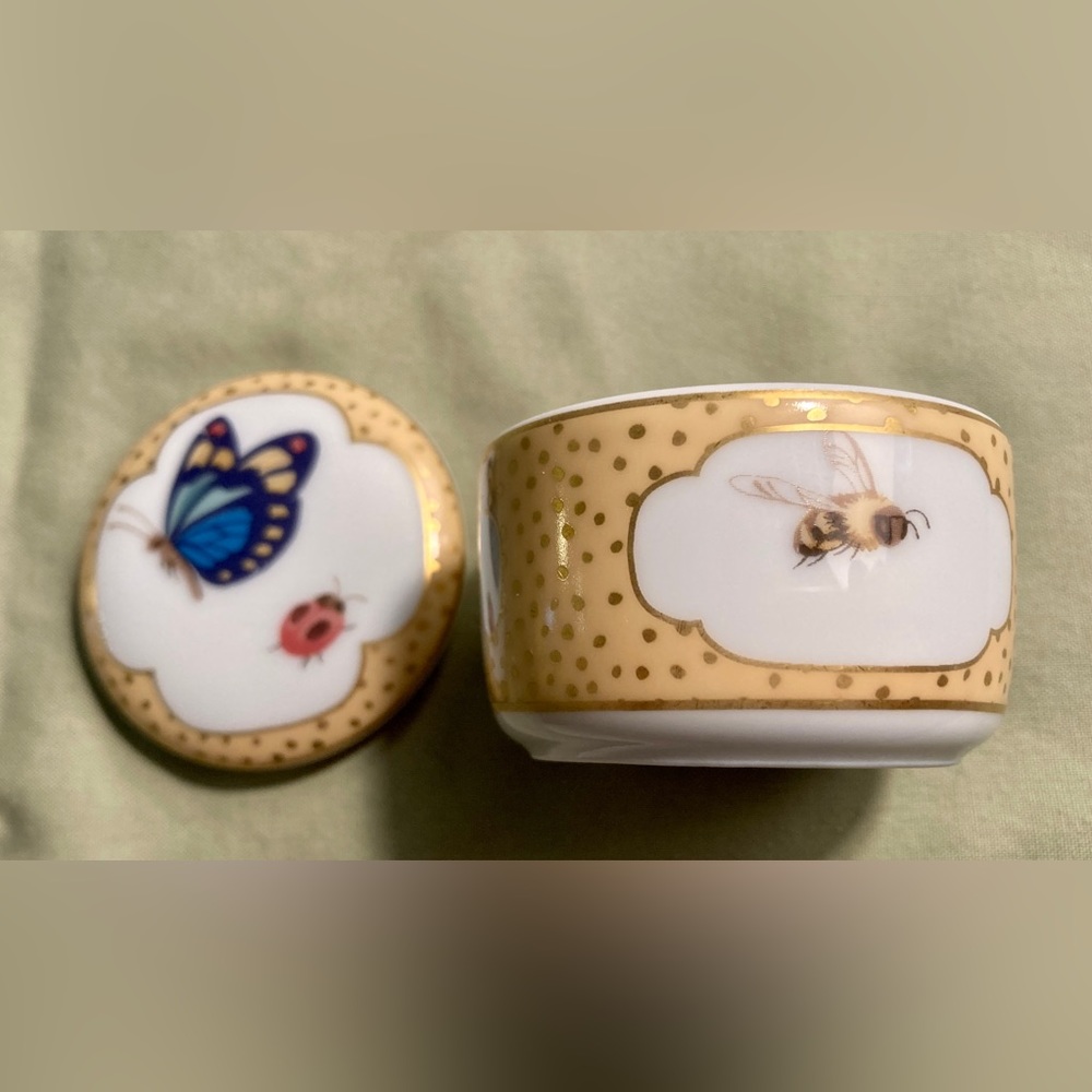 TIFFANY & CO. (Made in France, 2000) Limoges Porcelain trinket box
